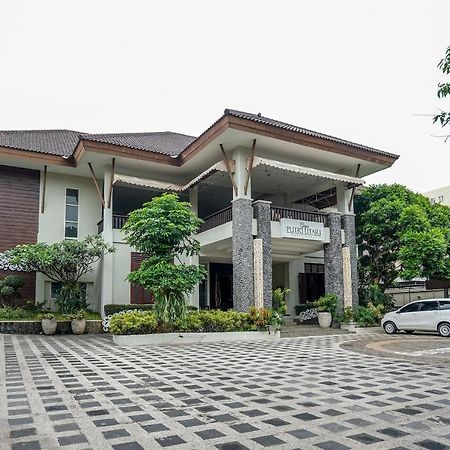 Oyo 282 Putri Utari Residence มะลัง ภายนอก รูปภาพ