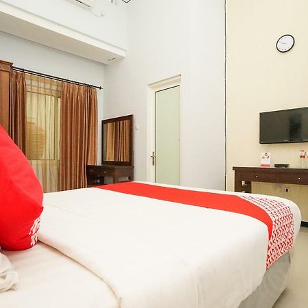 Oyo 282 Putri Utari Residence มะลัง ภายนอก รูปภาพ