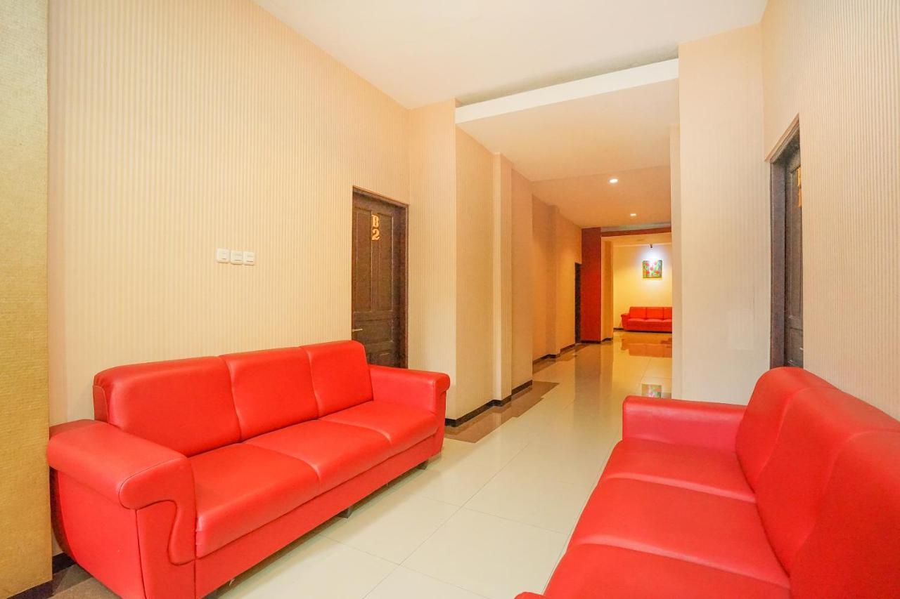Oyo 282 Putri Utari Residence มะลัง ภายนอก รูปภาพ
