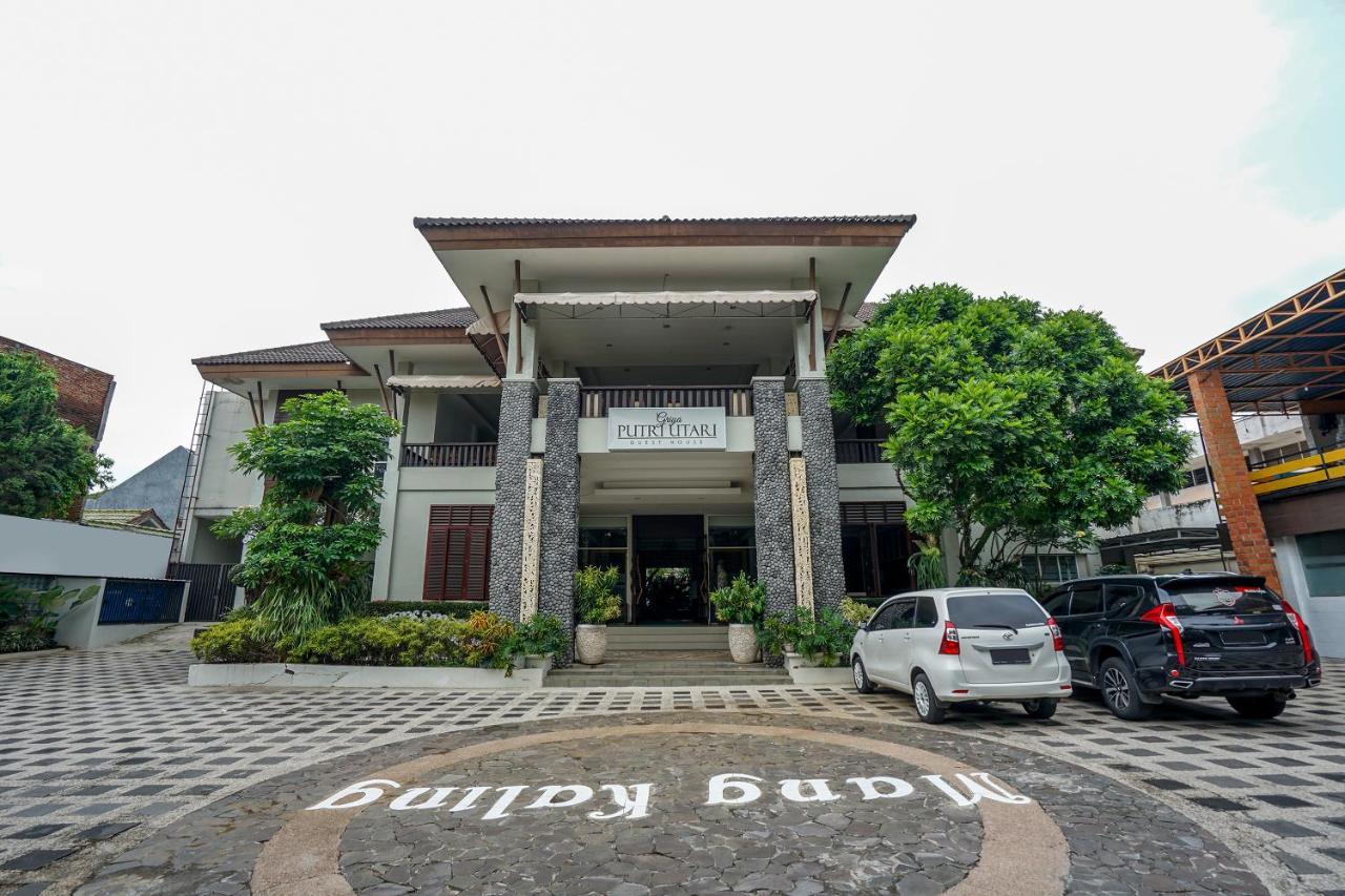 Oyo 282 Putri Utari Residence มะลัง ภายนอก รูปภาพ