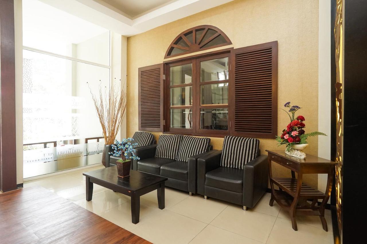 Oyo 282 Putri Utari Residence มะลัง ภายนอก รูปภาพ