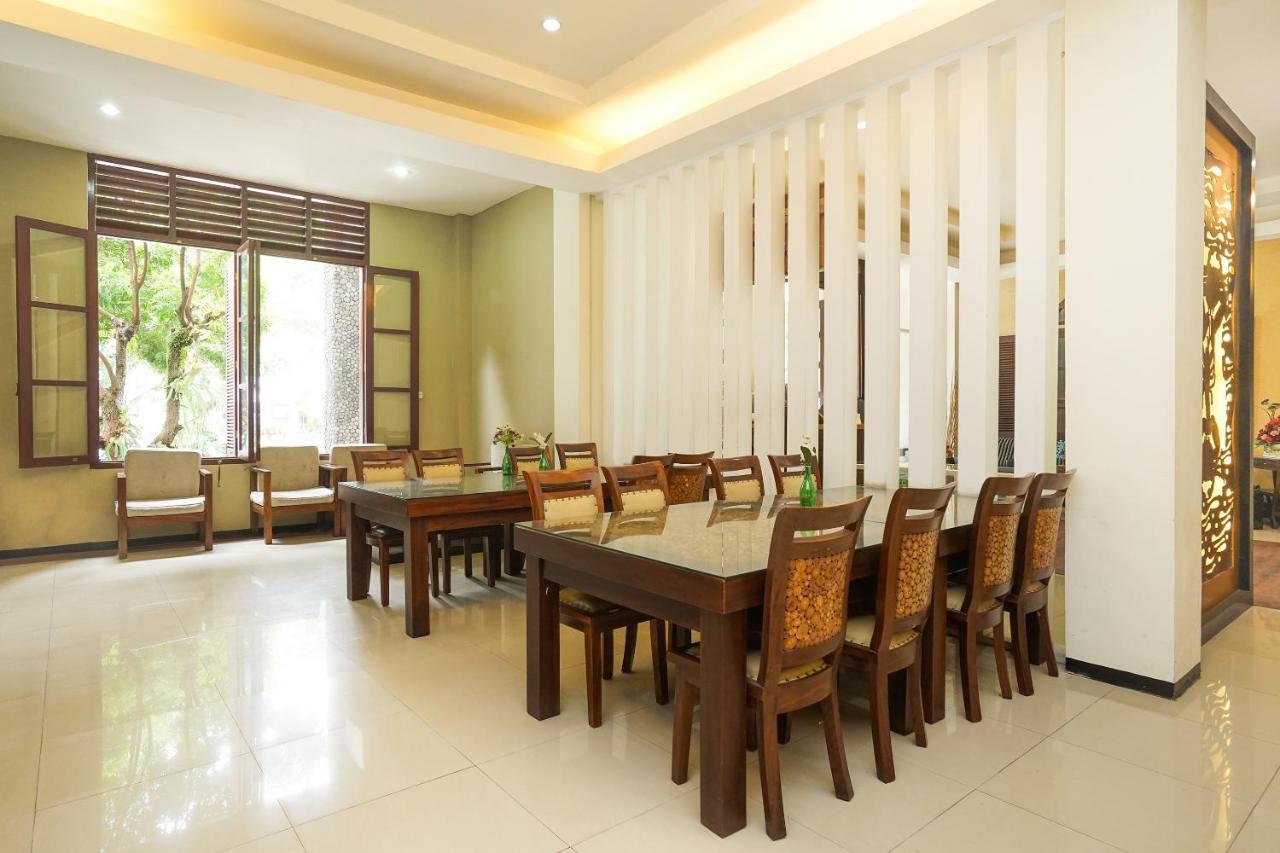 Oyo 282 Putri Utari Residence มะลัง ภายนอก รูปภาพ