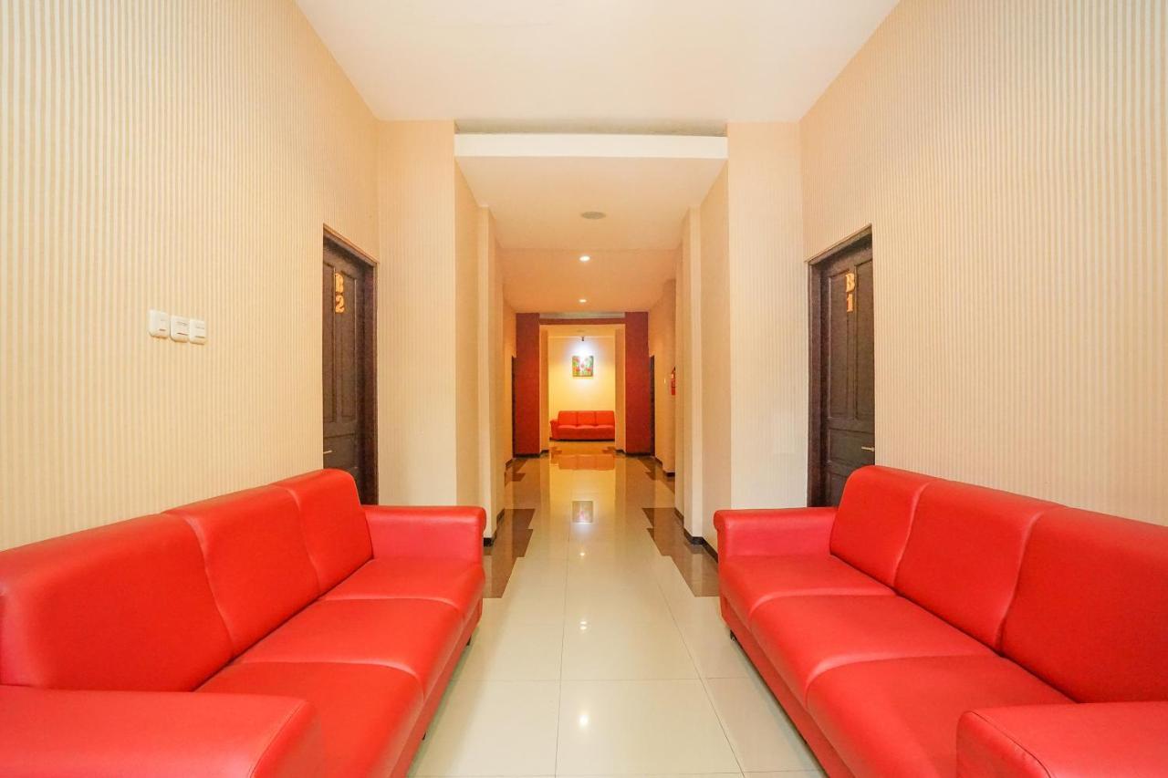 Oyo 282 Putri Utari Residence มะลัง ภายนอก รูปภาพ