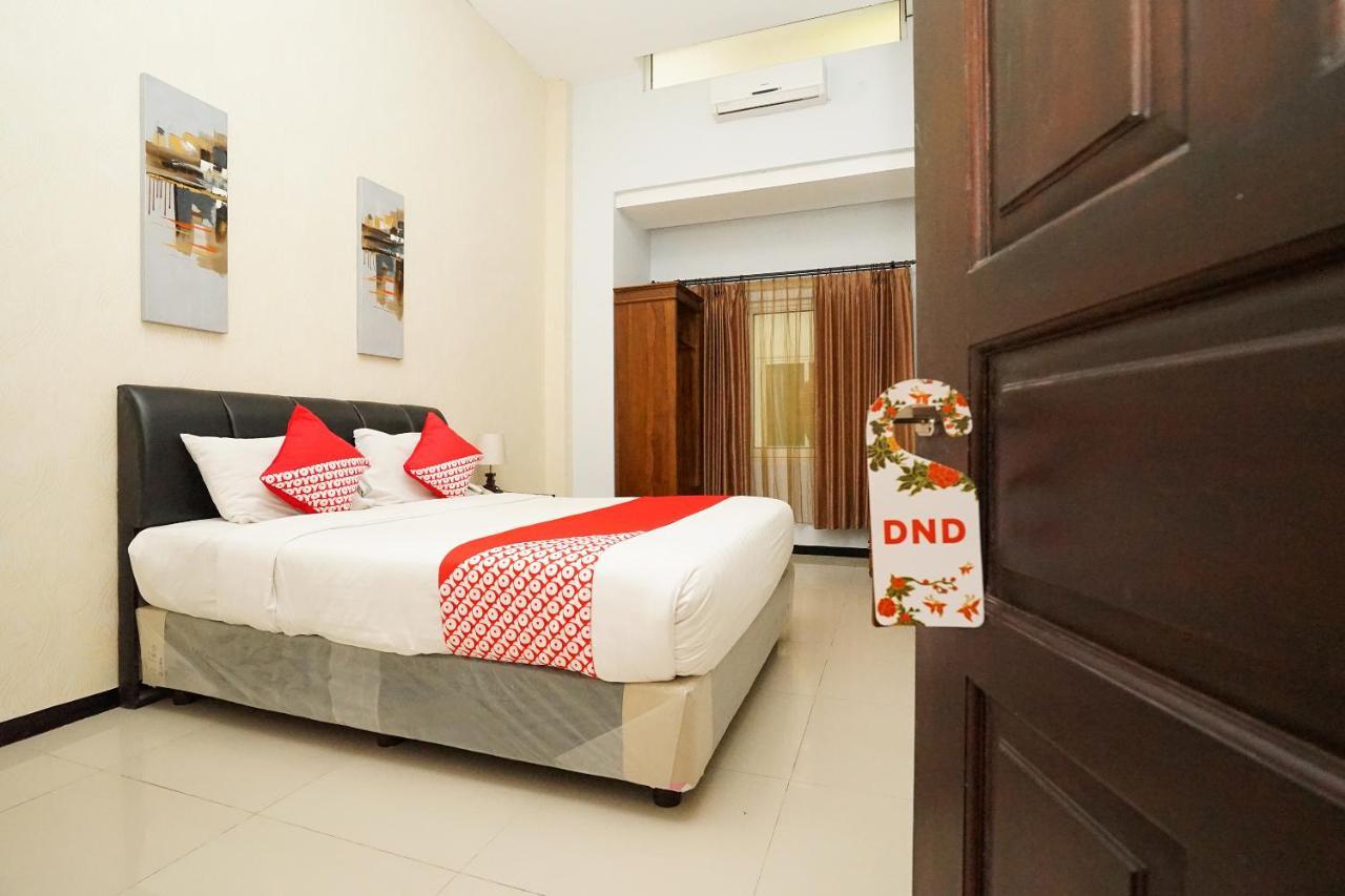 Oyo 282 Putri Utari Residence มะลัง ภายนอก รูปภาพ
