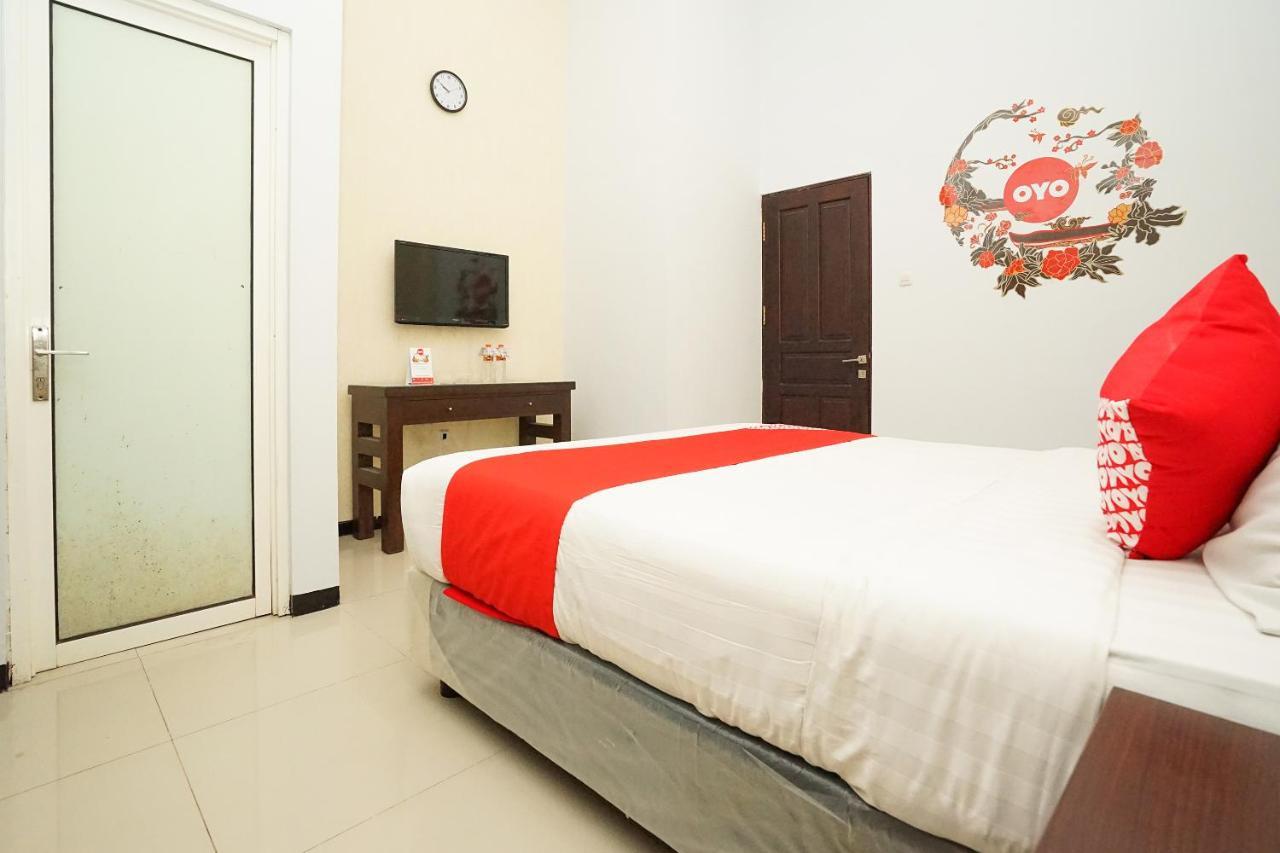 Oyo 282 Putri Utari Residence มะลัง ภายนอก รูปภาพ