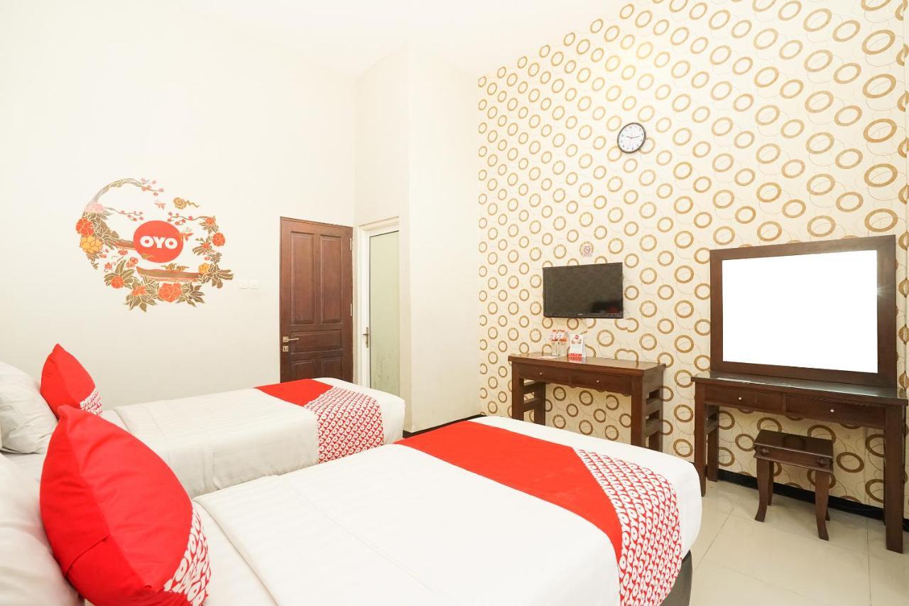Oyo 282 Putri Utari Residence มะลัง ภายนอก รูปภาพ