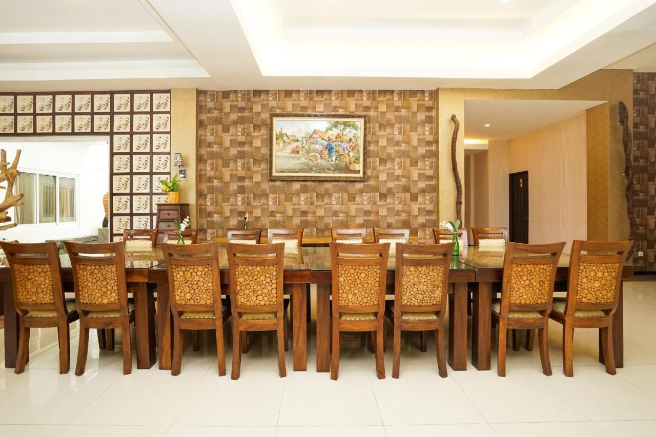 Oyo 282 Putri Utari Residence มะลัง ภายนอก รูปภาพ