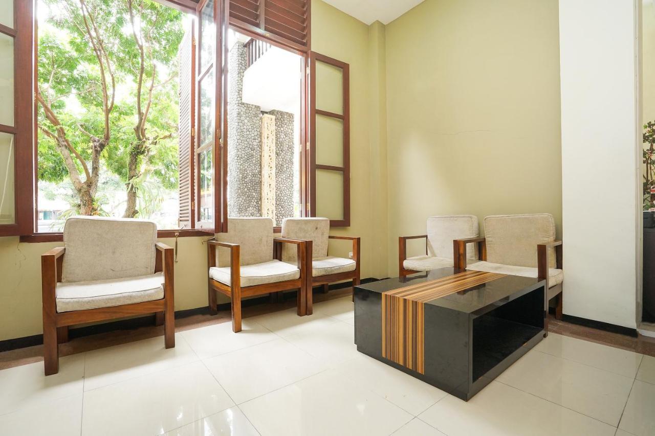 Oyo 282 Putri Utari Residence มะลัง ภายนอก รูปภาพ