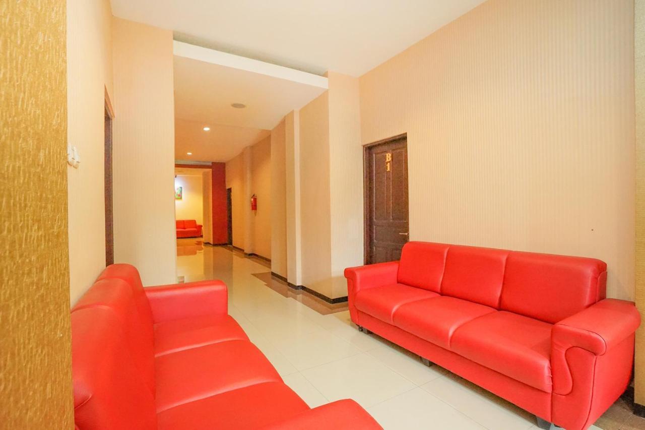Oyo 282 Putri Utari Residence มะลัง ภายนอก รูปภาพ