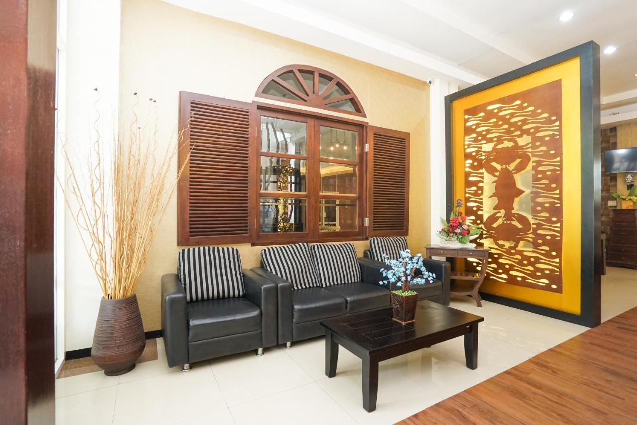 Oyo 282 Putri Utari Residence มะลัง ภายนอก รูปภาพ