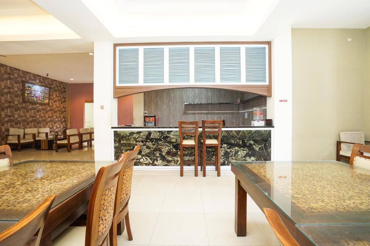 Oyo 282 Putri Utari Residence มะลัง ภายนอก รูปภาพ