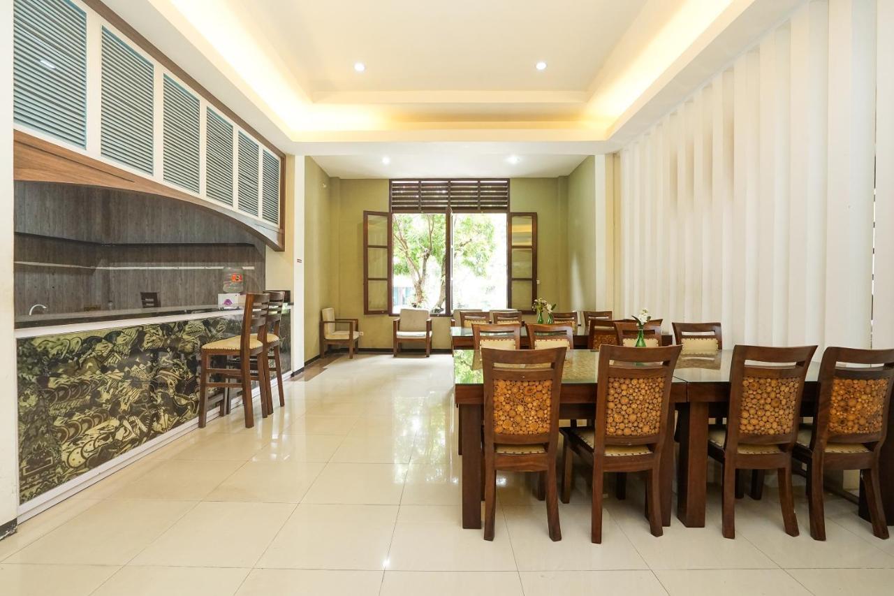Oyo 282 Putri Utari Residence มะลัง ภายนอก รูปภาพ