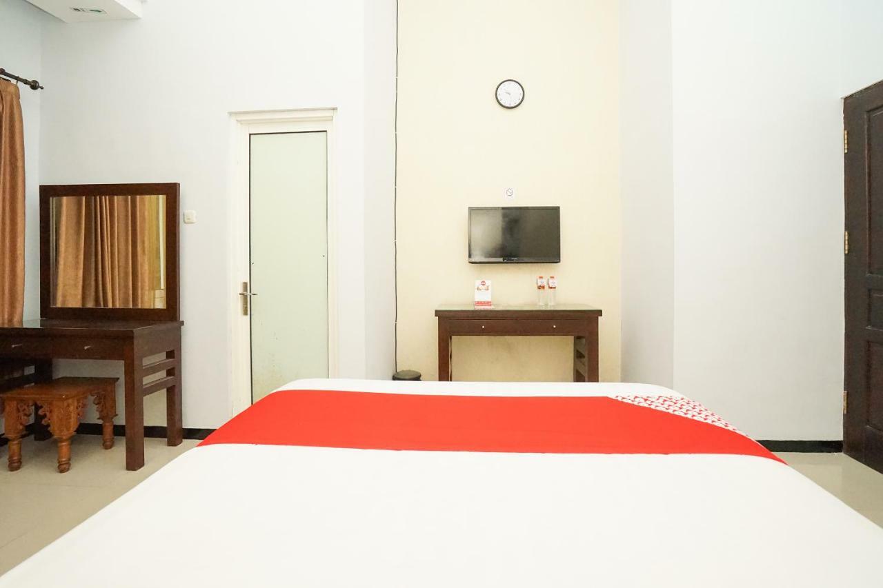 Oyo 282 Putri Utari Residence มะลัง ภายนอก รูปภาพ
