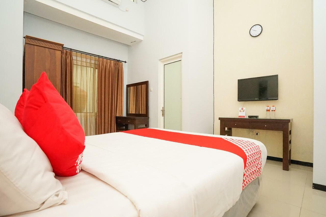 Oyo 282 Putri Utari Residence มะลัง ภายนอก รูปภาพ